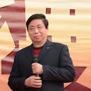 江水滔滔向东流