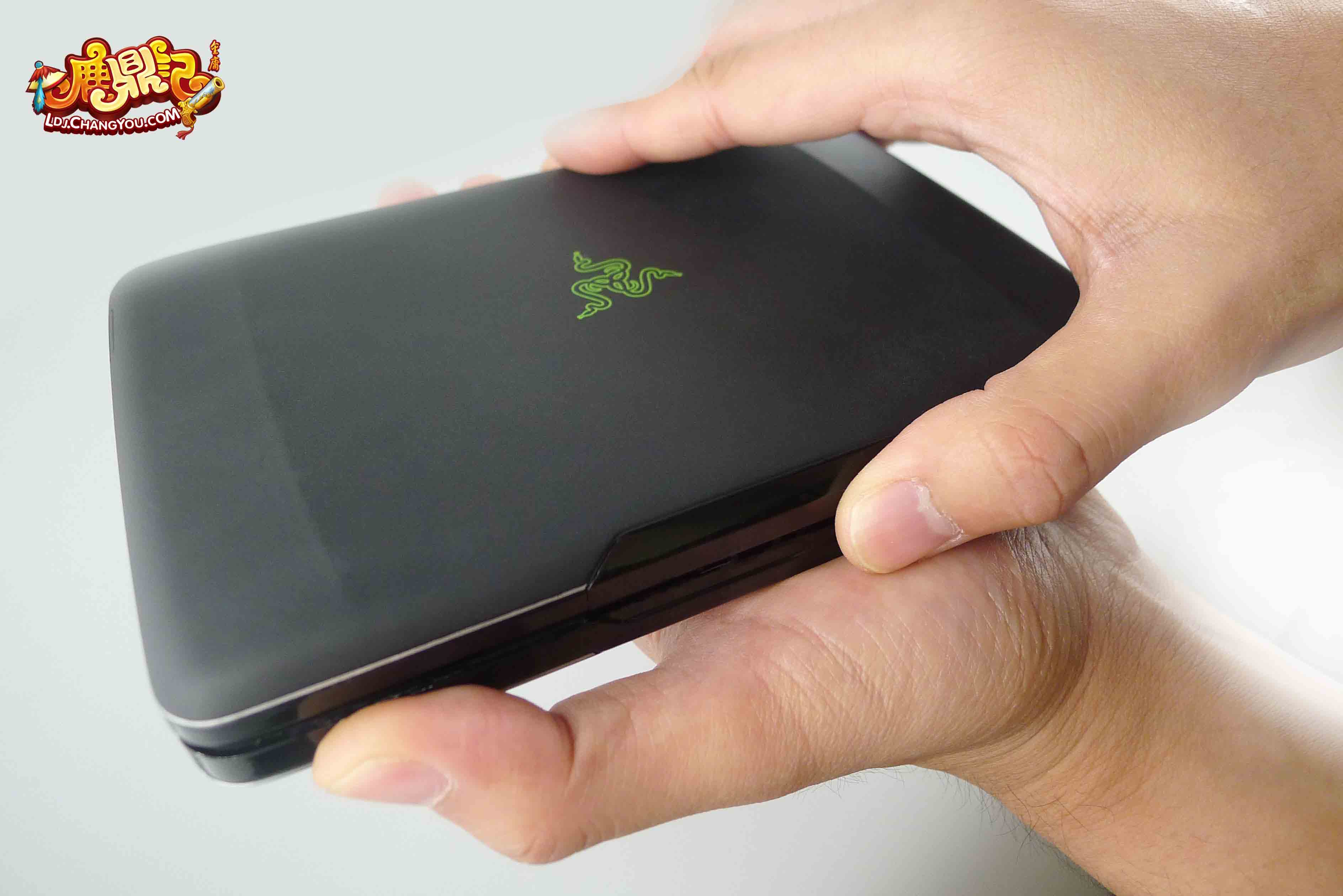 雷蛇switchblade概念机 让你随时随地《鹿鼎记》