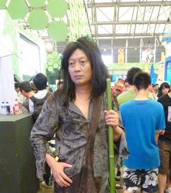 衣衫褴褛的乞丐哥