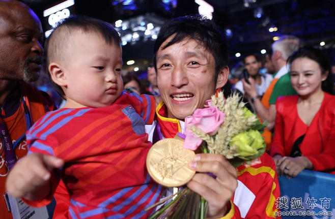 男拳49kg级邹市明胜彭培宏夺冠 获奥运会两连冠 点击量[186] 回帖量